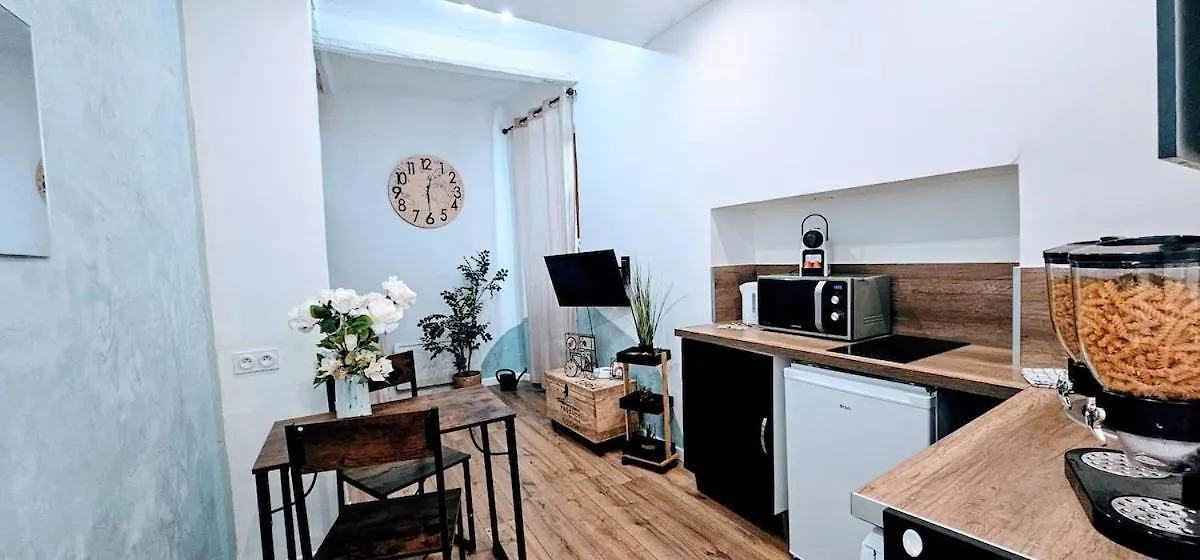 아파트 Charme Parfume Studio 4 Couchages Clim 그하쓰